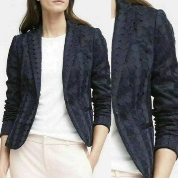 Banana Republic Women’s Classic Blazer Navy Blue Circle Eyelet Size 2 - Picture 1 of 16